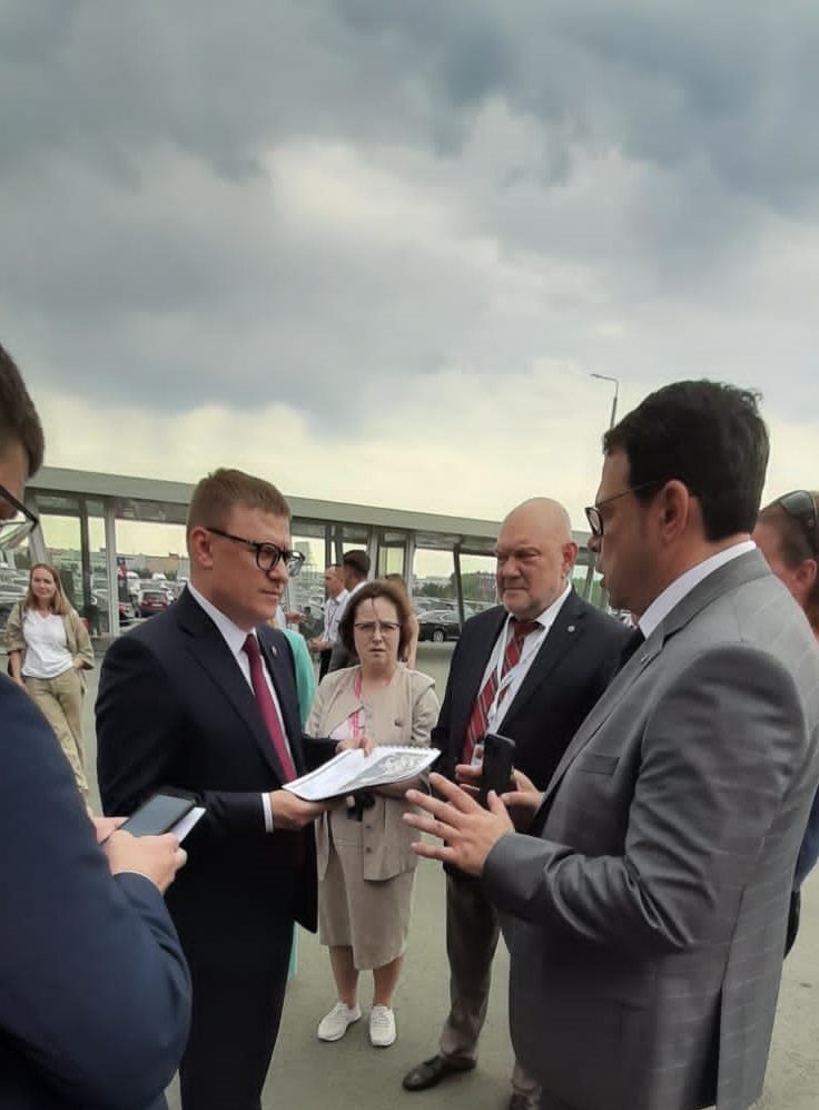 В рамках выставки ИННОРОМ 2023 Губернатору Челябинской области представили новинку на шасси AMT N.V.