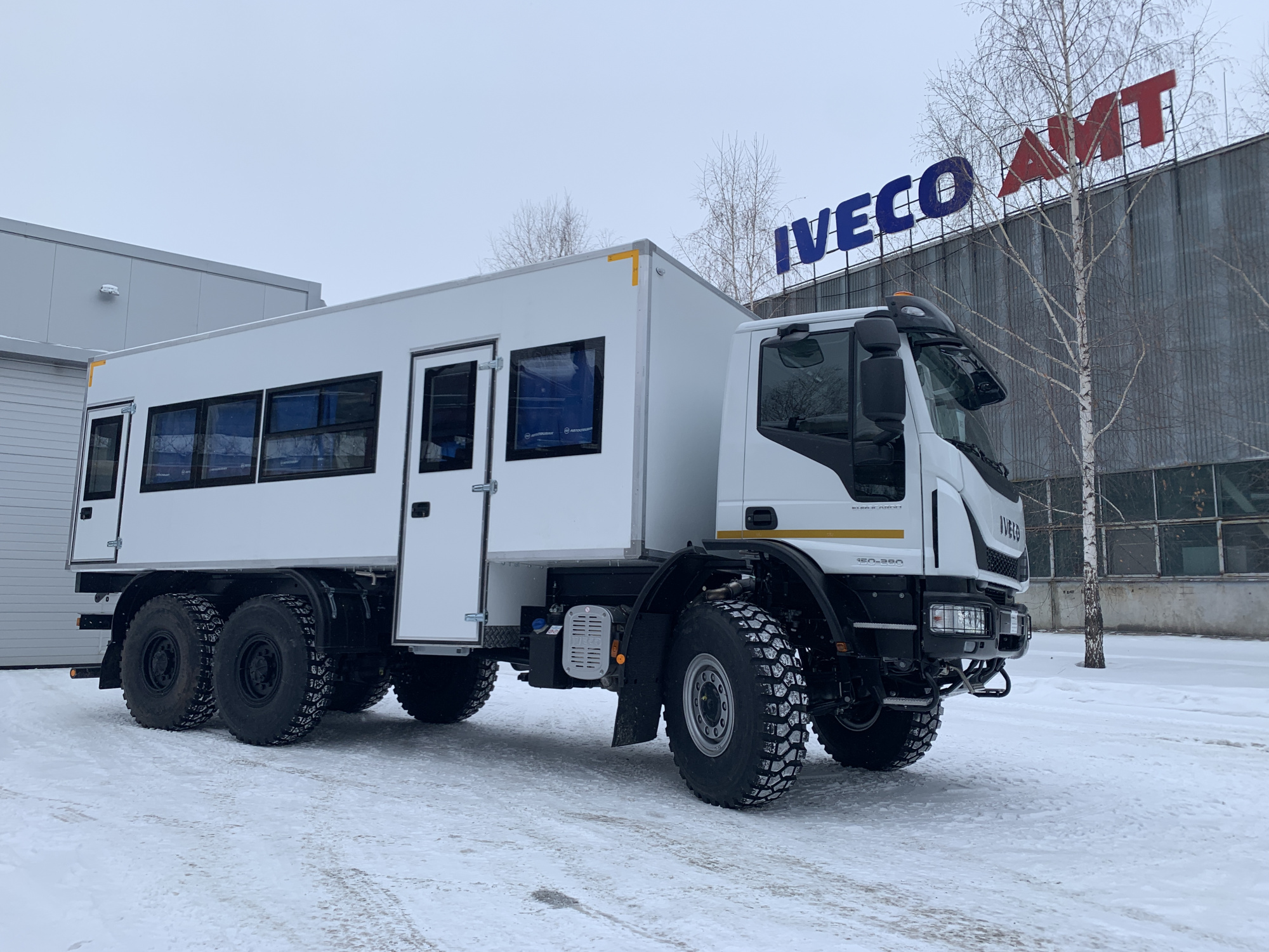 Вахтовые автобусы отправились на Чукотку