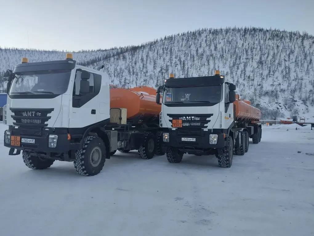 Мощные тягачи для Чукотки.